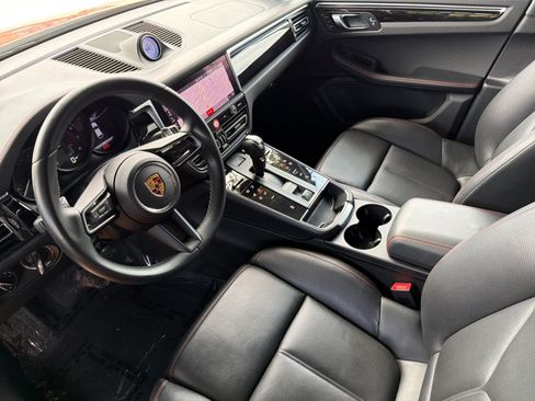 Certified 2023 Porsche Macan Turbo AWD/4WD image 4