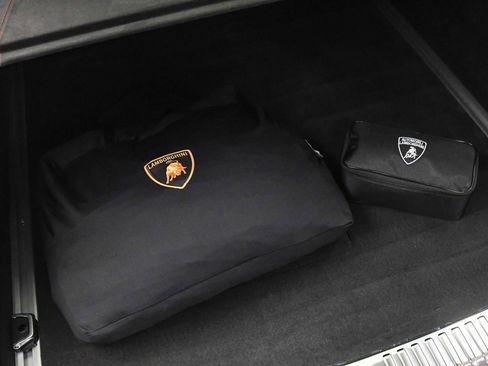 Used 2025 Lamborghini Urus SE image 9