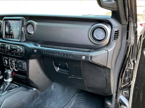 Used 2022 Jeep Wrangler Unlimited Sport w/ Sun And Sound Package AWD/4WD image 19