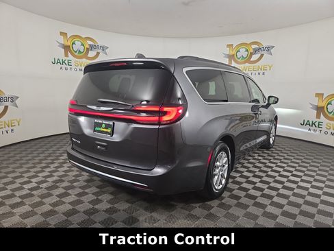 Certified 2022 Chrysler Pacifica Touring-L FWD image 10