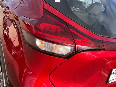 Used 2024 Nissan Kicks SV image 28