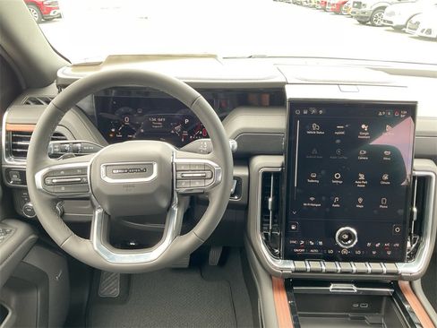 New 2025 GMC Yukon Denali w/ Sun & Power Step Package image 17