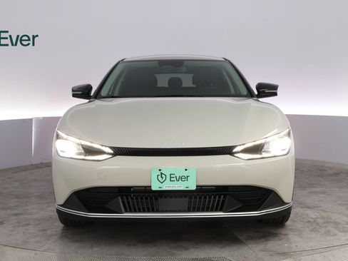 Used 2024 Kia EV6 Light RWD image 12