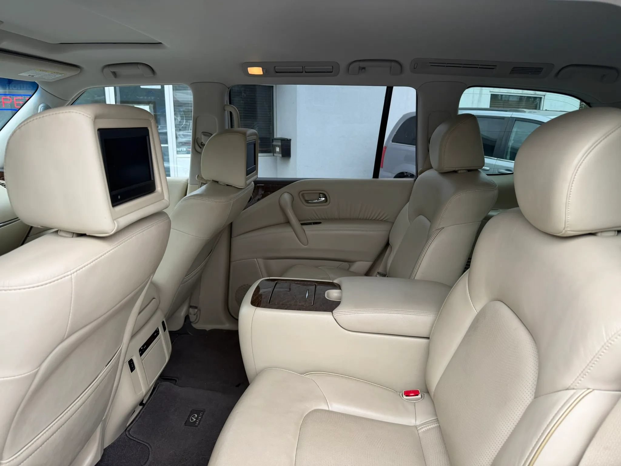 Used 2017 INFINITI QX80 2WD w/ Driver Assistance Package image 9