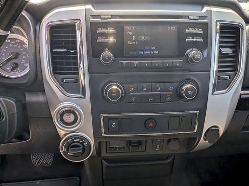 Used 2017 Nissan Titan SV AWD/4WD image 16