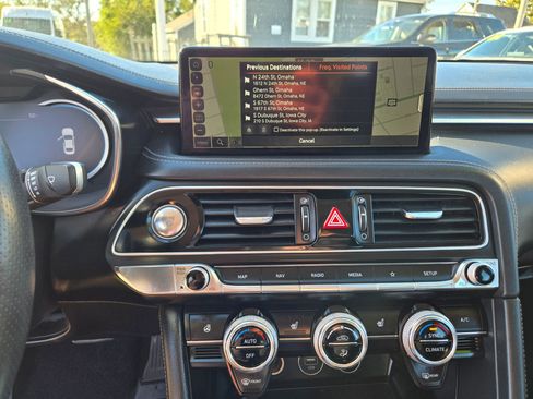 Used 2023 Genesis G70 2.0T image 41