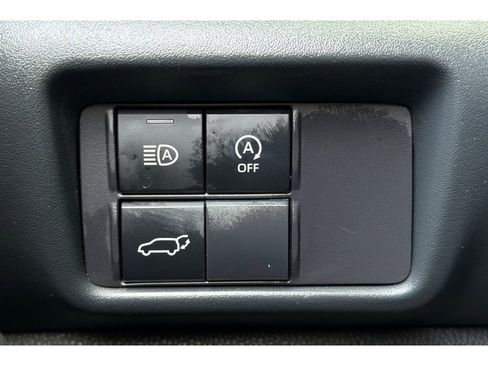 Used 2025 Toyota Highlander XLE FWD image 32