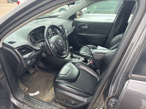 Used 2020 Jeep Cherokee Trailhawk AWD/4WD image 7