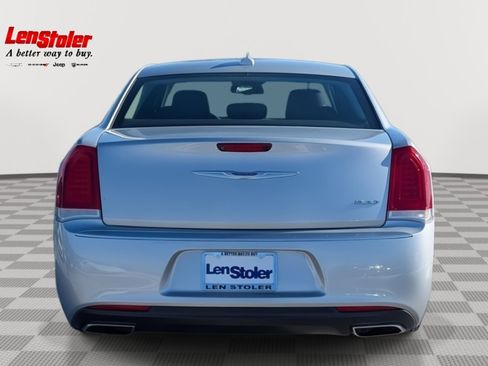 Used 2019 Chrysler 300 Touring image 4