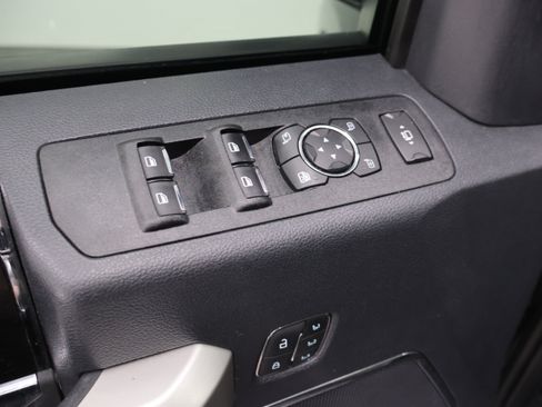 Used 2022 Ford F250 Lariat w/ Black Appearance Package AWD/4WD image 41