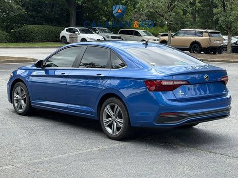 Used 2024 Volkswagen Jetta SE FWD image 3