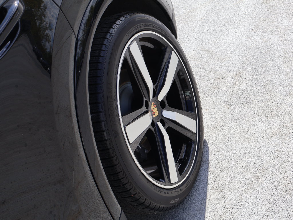 Used 2024 Porsche Cayenne AWD/4WD image 38