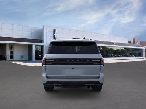 New 2025 Lincoln Navigator Reserve w/ Jet Appearance Package AWD/4WD image 5