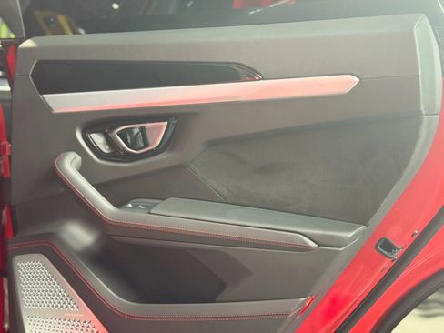 Used 2019 Lamborghini Urus Sport Utility 4D image 27