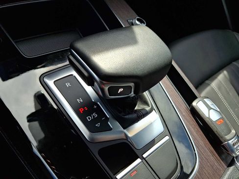 Used 2023 Audi Q5 2.0T Premium w/ Convenience Package AWD/4WD image 17