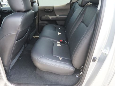 Used 2022 Toyota Tacoma SR AWD/4WD image 12