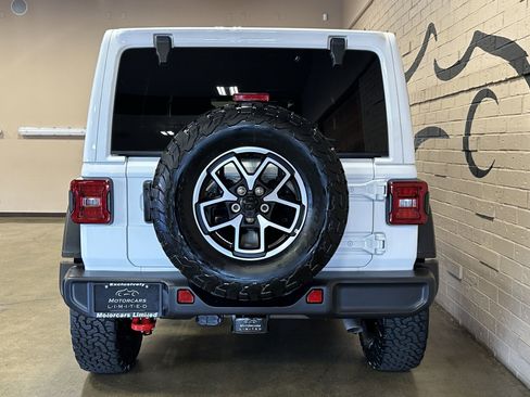 Used 2025 Jeep Wrangler Unlimited Rubicon w/ Convenience Group AWD/4WD image 4