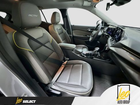 Used 2025 Chevrolet Trax ACTIV w/ Sunroof Package FWD image 29
