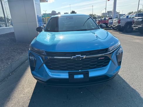 Used 2025 Chevrolet Trax RS w/ Sunroof Package FWD image 3