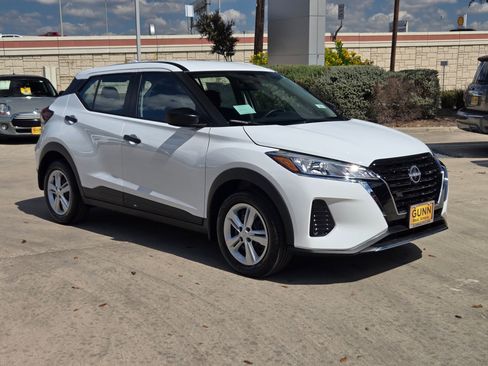 New 2025 Nissan Kicks Play S image 1