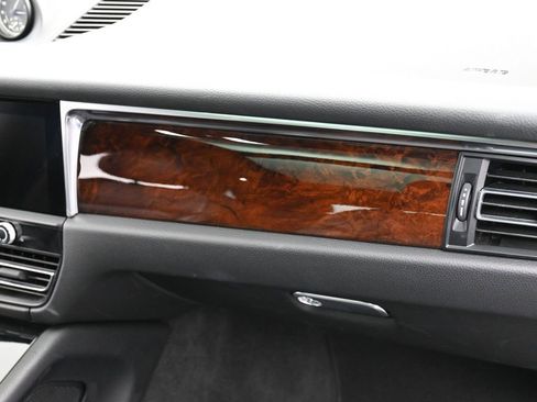 Certified 2022 Porsche Macan image 31