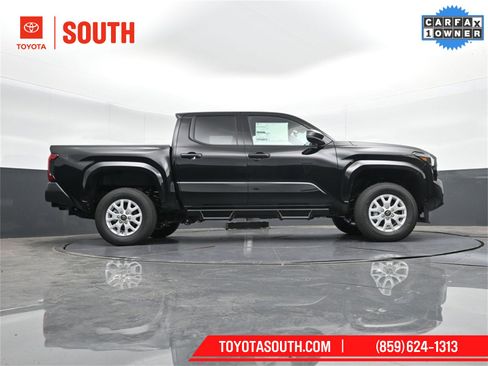 Used 2025 Toyota Tacoma SR w/ SR Upgrade Package image 39