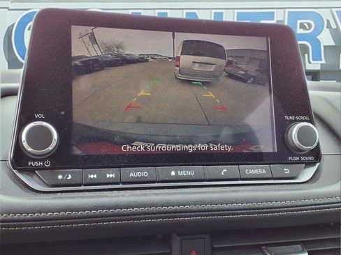 Used 2024 Nissan Rogue SV image 16