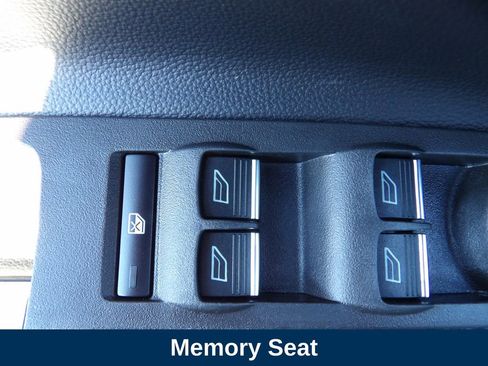 Used 2019 Ford Escape Titanium image 10