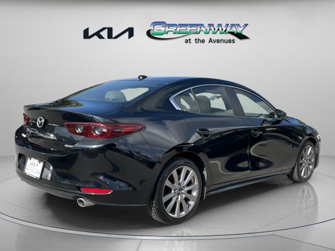 Used 2019 MAZDA MAZDA3 Sedan w/ Preferred Package image 4