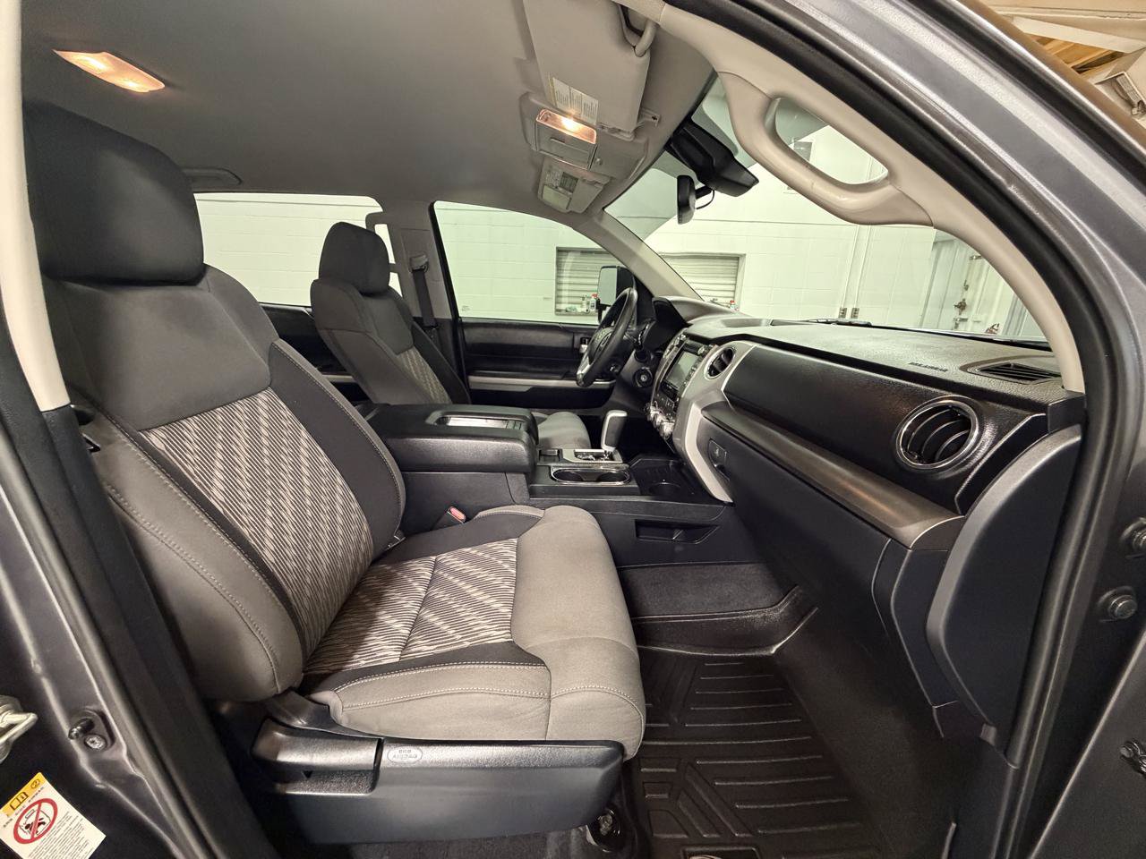 Used 2018 Toyota Tundra SR5 w/ SR5 Upgrade Package AWD/4WD image 23