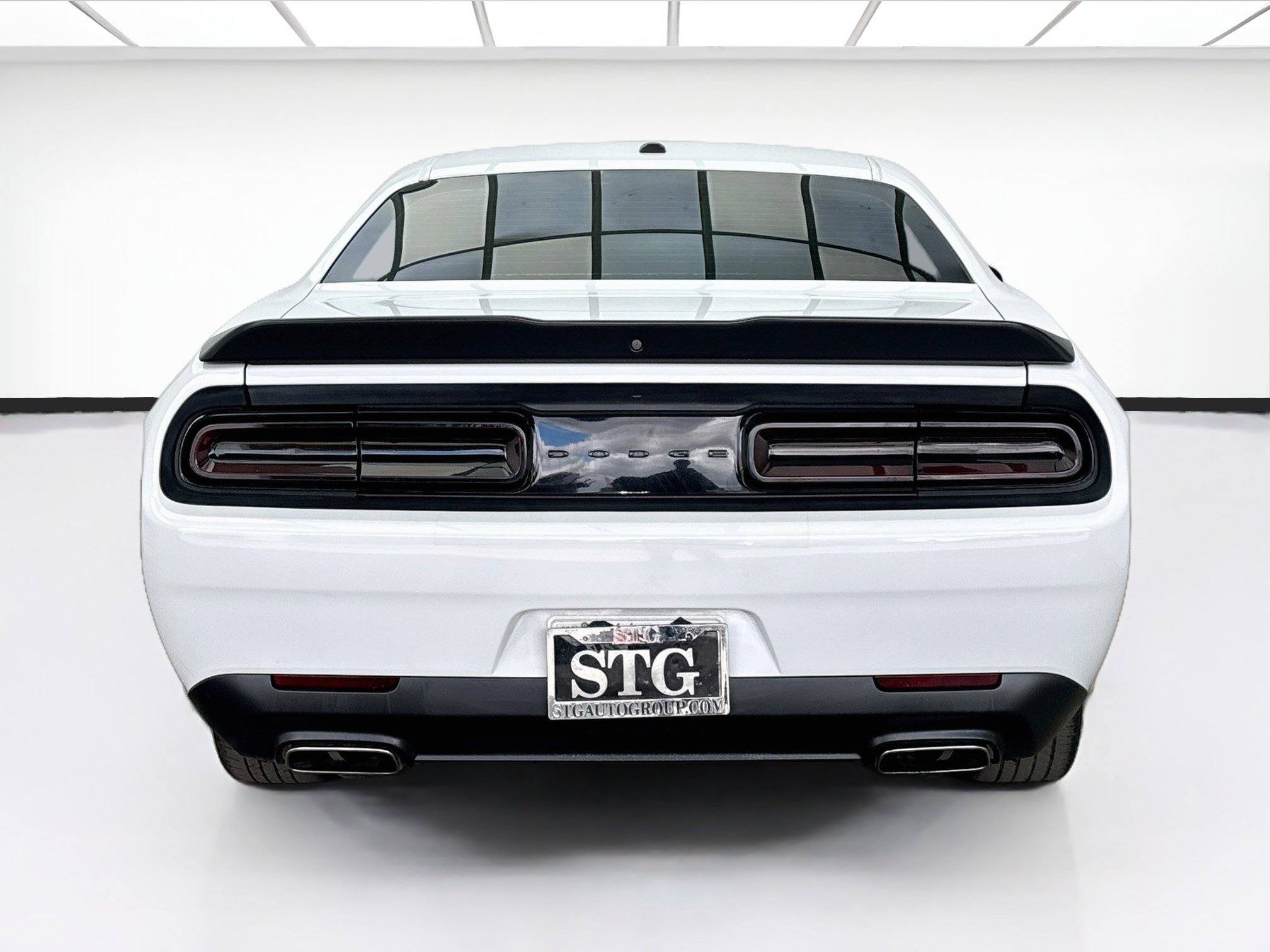 Used 2023 Dodge Challenger SXT RWD image 5