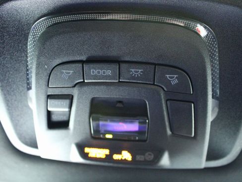 Used 2023 Toyota Crown Limited image 33