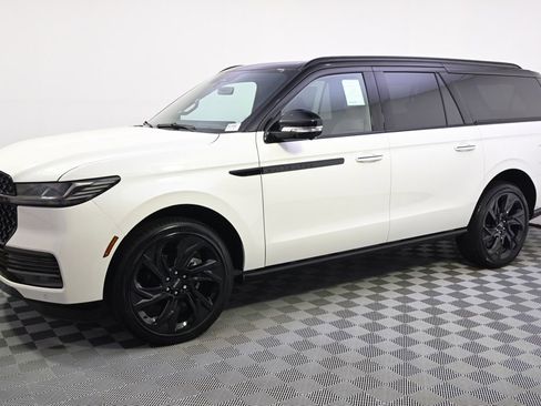 New 2026 Lincoln Navigator L Black Label AWD/4WD image 2