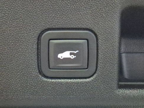 Used 2018 Chevrolet Equinox LT FWD image 27