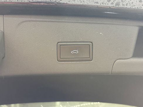 Used 2020 Volkswagen Atlas Cross Sport SE w/ Panoramic Sunroof Package AWD/4WD image 19