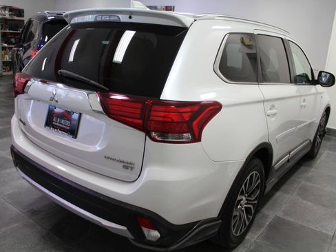 Used 2018 Mitsubishi Outlander GT AWD/4WD image 6