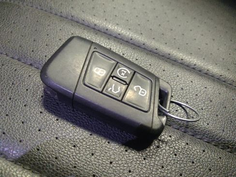 Used 2023 Volkswagen Tiguan SE FWD image 32