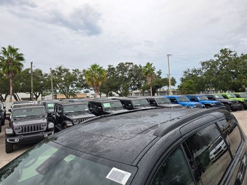 New 2026 Chrysler Pacifica Limited w/ S Appearance Package image 11