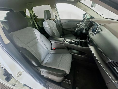 Used 2023 Nissan Rogue SV image 30