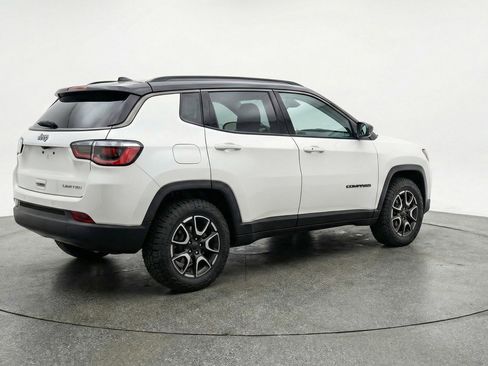 Used 2025 Jeep Compass Trailhawk AWD/4WD image 9