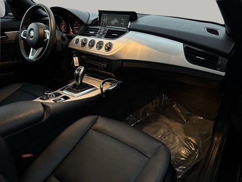 Used 2015 BMW Z4 sDrive28i image 11