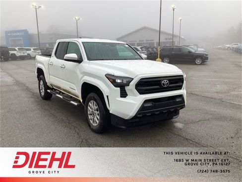 Used 2025 Toyota Tacoma SR5 image 1