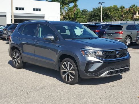 Certified 2023 Volkswagen Taos SE w/ Panoramic Sunroof Package FWD image 2