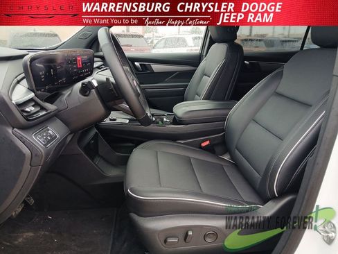 Used 2025 Buick Enclave Preferred AWD/4WD image 11