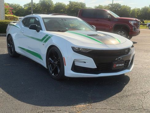 Used 2019 Chevrolet Camaro SS w/ Black Appearance Package RWD image 1