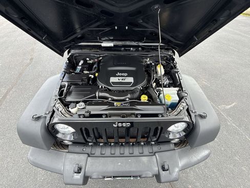 Used 2017 Jeep Wrangler Unlimited Sport w/ Connectivity Group AWD/4WD image 23