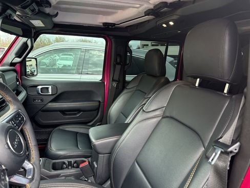 Used 2024 Jeep Wrangler Unlimited Sahara image 6