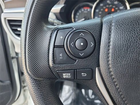 Used 2015 Toyota Corolla LE image 28