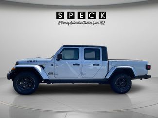 Used 2023 Jeep Gladiator Sport AWD/4WD video 2