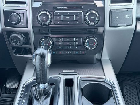 Used 2016 Ford F150 Lariat image 19